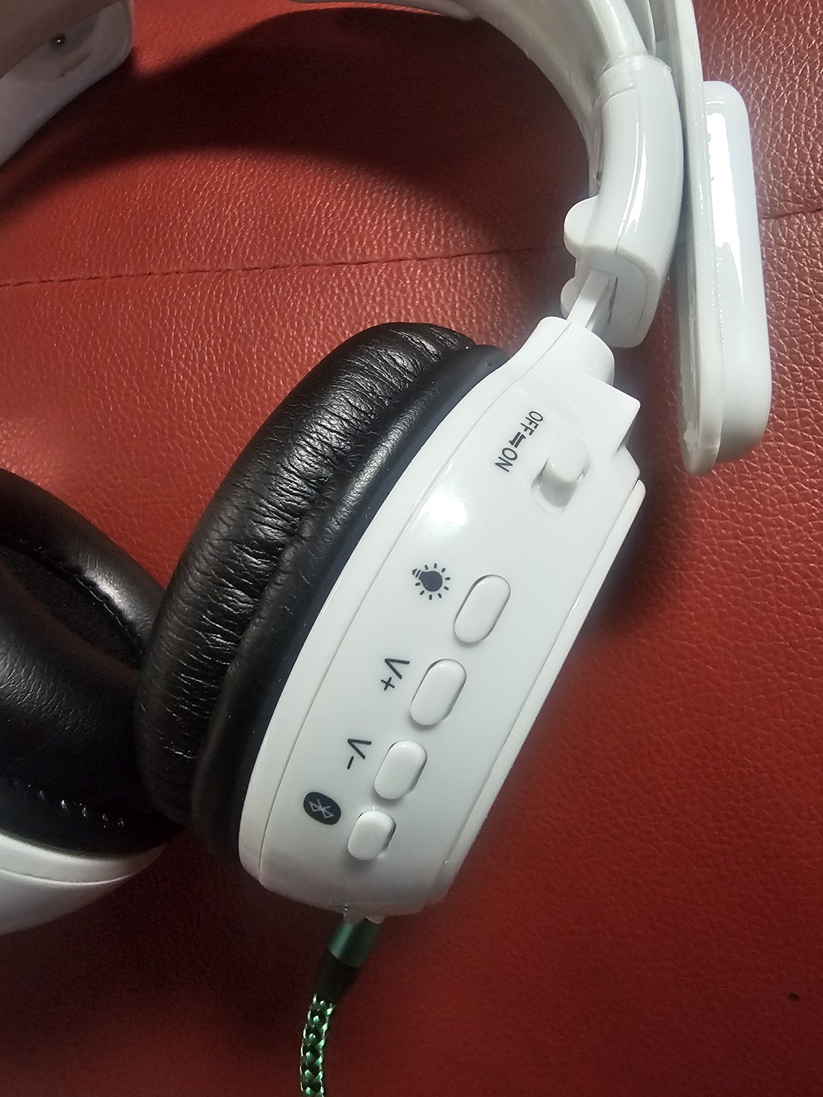 BrainTap headset used with VibroConnect